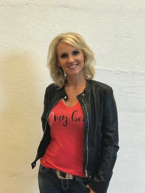 A woman wearing her I Love My Body shirt