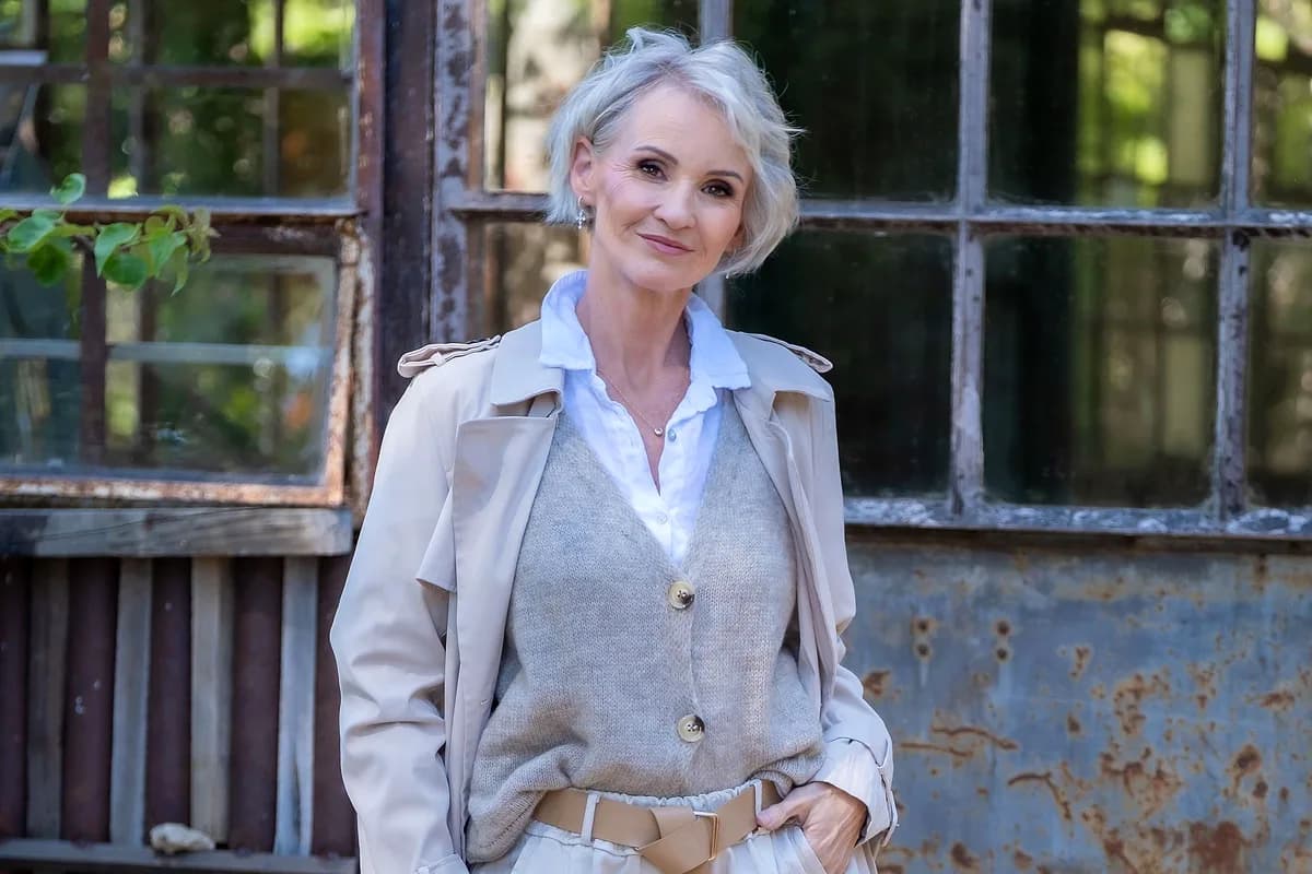 Linda Paige vs Trinny London: Coaching vs Cosmetics, Honest Comparison, essay by Linda Paige