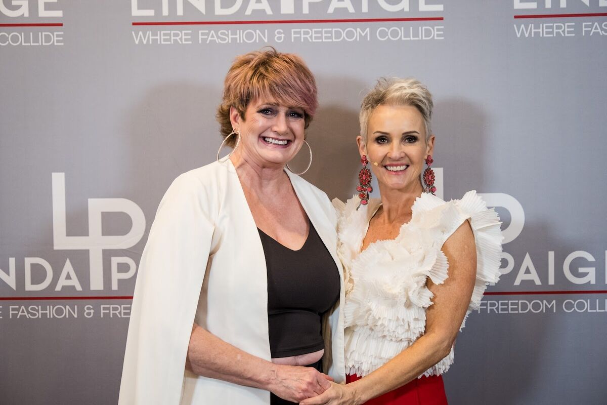 Linda Paige with an attendee at LP Live 2024